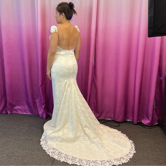 Laudae Santorini ivory wedding dress - size 12 - Picture 5 of 12